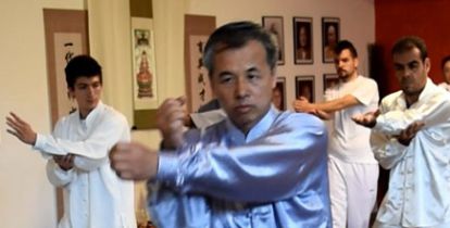 Μπάτζι Τσουάν στον ΚΟΚΚΙΝΟ ΦΟΙΝΙΚΑ